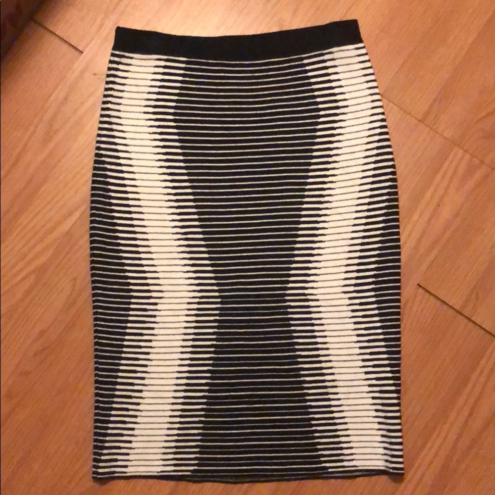 NYCC Long Fitted Skirt - Black & White Pattern - S